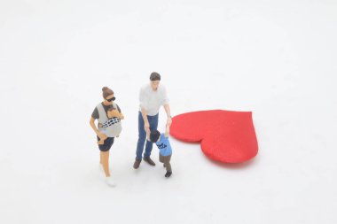 Cesur yürekli bir aile figürü.