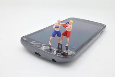 Mini Boxer 'lar cep telefonuyla hareket halindeler