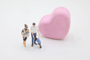 Cesur yürekli bir aile figürü.