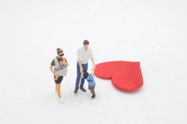 Cesur yürekli bir aile figürü.