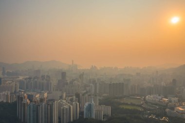 8 Mayıs 2022 Skyline Kowloon 'dan Kowloon Viewing Point gün batımında
