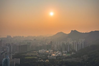 8 Mayıs 2022 Skyline Kowloon 'dan Kowloon Viewing Point gün batımında