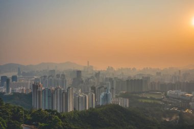 8 Mayıs 2022 Skyline Kowloon 'dan Kowloon Viewing Point gün batımında