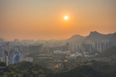 8 Mayıs 2022 Skyline Kowloon 'dan Kowloon Viewing Point gün batımında