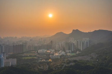 8 Mayıs 2022 Skyline Kowloon 'dan Kowloon Viewing Point gün batımında