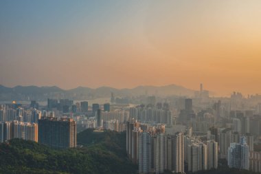 8 Mayıs 2022 Skyline Kowloon 'dan Kowloon Viewing Point gün batımında