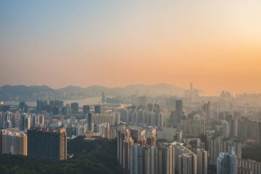 8 Mayıs 2022 Skyline Kowloon 'dan Kowloon Viewing Point gün batımında