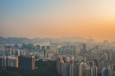 8 Mayıs 2022 Skyline Kowloon 'dan Kowloon Viewing Point gün batımında