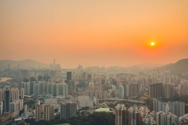 8 Mayıs 2022 Skyline Kowloon 'dan Kowloon Viewing Point gün batımında