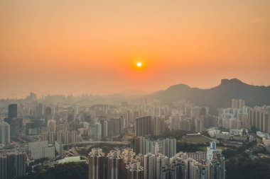 8 Mayıs 2022 Skyline Kowloon 'dan Kowloon Viewing Point gün batımında