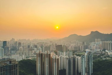 8 Mayıs 2022 Skyline Kowloon 'dan Kowloon Viewing Point gün batımında