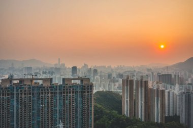 8 Mayıs 2022 Skyline Kowloon 'dan Kowloon Viewing Point gün batımında
