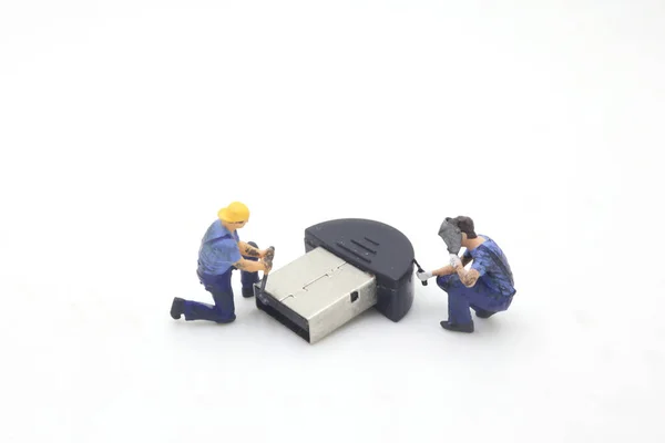 Een Man Draaiatelier Productie Installatie Usb — Stockfoto