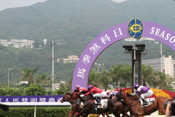 Molte Persone Sono Concentrate Gioco Azzardo Corse Cavalli Hong Kong — Foto Stock
