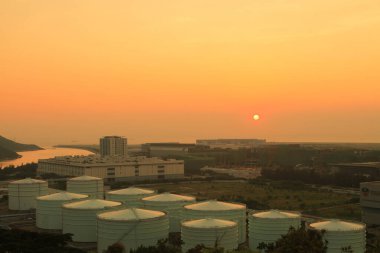 24 Temmuz 2011 Scenic Hill Hong Kong 'daki petrol depolama tankı görüntüsü