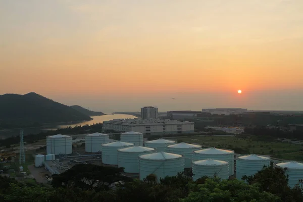 2011年7月24日景勝地の石油貯蔵タンクの眺め香港 — ストック写真