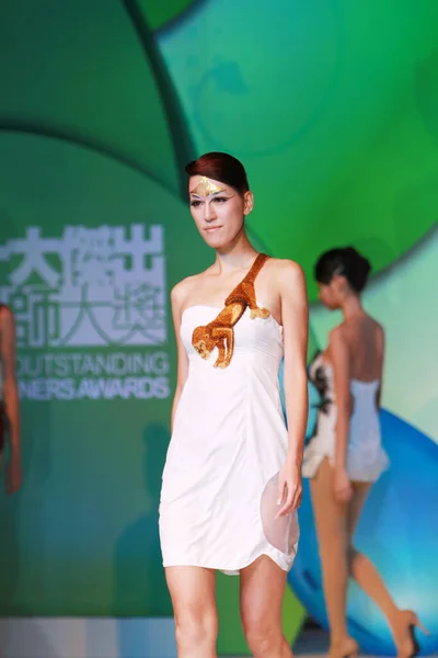 Aug 2011 Modellen Lopen Runway Finale Modeshow — Stockfoto