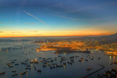 14 Ağustos 2011 Hong Kong Taşkesiciler Köprüsü Taşkesiciler Adası 'nı birbirine bağlıyor.