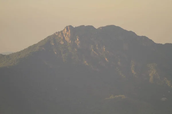 Aug 2011 Panoramic Lion Rock Mountain Sunset — Stock Photo, Image