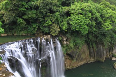 18 Nisan 2011 Pingxi, Tayvan 'daki Shifen Şelalesi manzarası