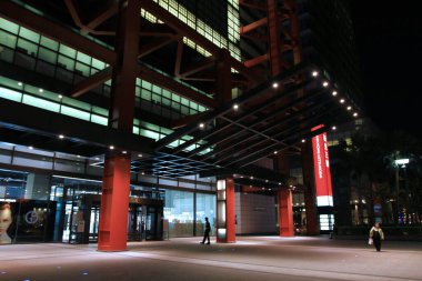 19 Nisan 2011 Xinyi Bölgesi, Taipei 'nin gece sokak manzarası