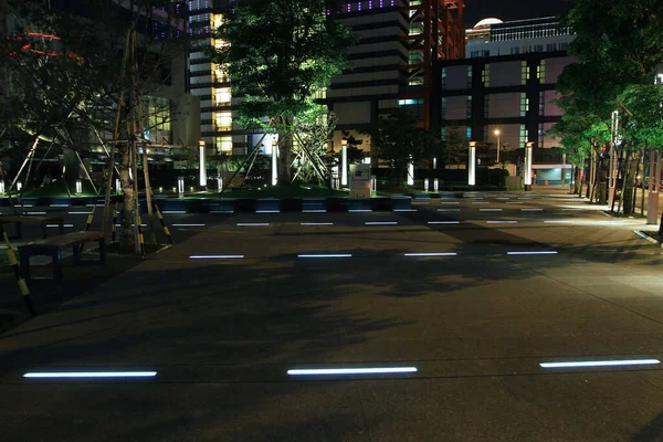 19 Nisan 2011 Xinyi Bölgesi, Taipei 'nin gece sokak manzarası