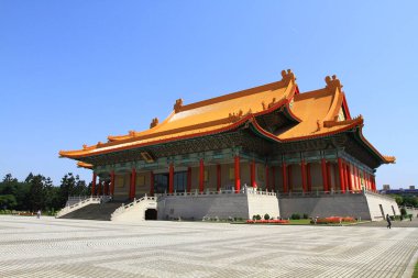 20 Nisan 2011 Chiang Kai-Shek Anma Salonu güneşli bir günde, Özgürlük Meydanı, Taipei, Tayvan.