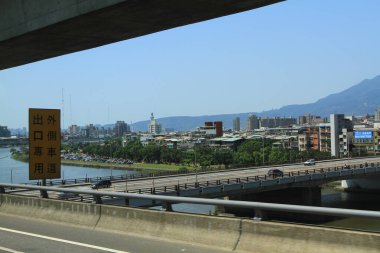 20 Nisan 2011 Taipei 'de tarihi eser yüksek gökdelenli yol trafiği