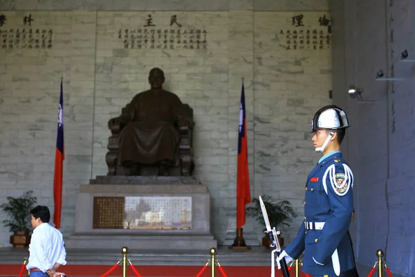 April 2011 Chiang Kai Shek Standbeeld Bewakingsceremonie Chiang Kai Shek — Stockfoto