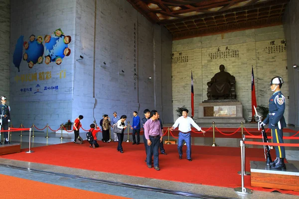 April 2011 Chiang Kai Shek Standbeeld Bewakingsceremonie Chiang Kai Shek — Stockfoto