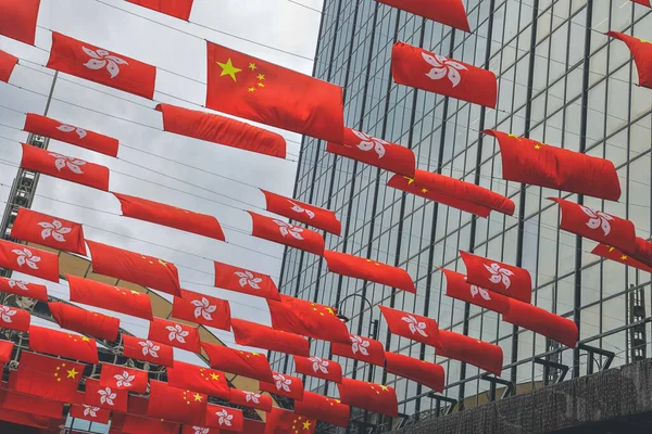 Окт 2022 Китайські Прапори Вивішують Будівлю — стокове фото