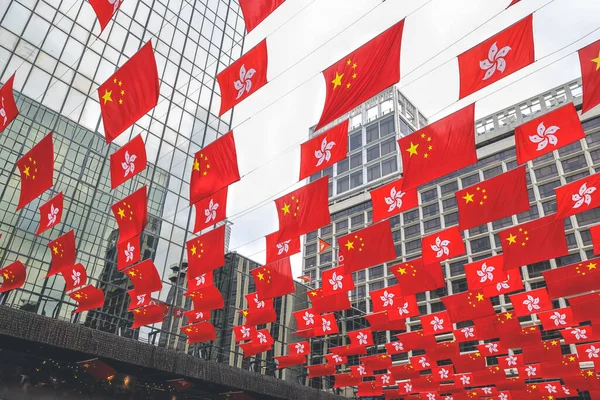 一八二 年十一月一日香港一个挂着中国国旗的建筑物 免版税图库图片