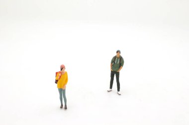 Tahtadaki küçük figürün eğlencesi.