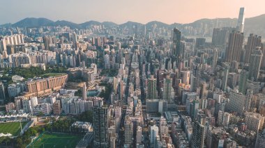 10 Ekim 2022 'de Hong Kong şehrinin tepeden aşağı manzarası