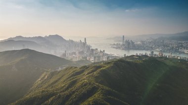 Victoria Limanı 'nın Quarry Bay HK' dan bakış açısı 1 Nisan 2022