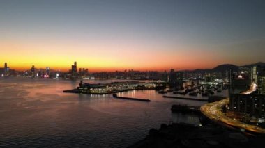 Victoria Limanı gün batımı ve Kwun Tong 5 Mayıs 2022 gece görüşü