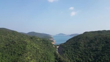 22 Nisan 2022 Sai Kung Yarımadası 'nın bir parçası olan yüksek ada rezervuarı.
