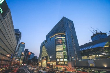 Umeda İstasyonu ve Osaka İstasyonu osaka japan 8 Nisan 2012