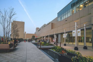 Umeda İstasyonu ve Osaka İstasyonu Osakaka 8 Nisan 2012