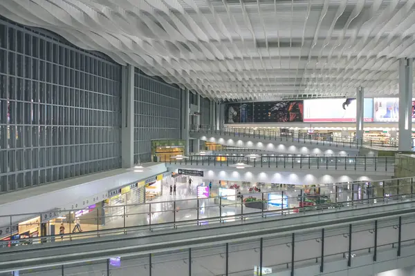 2012年4月8日香港国际机场客运大楼2号 — 图库照片