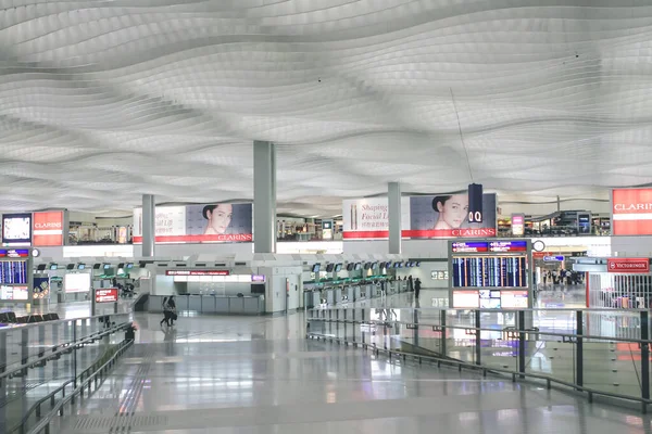 2012年4月8日香港国际机场客运大楼2号 — 图库照片