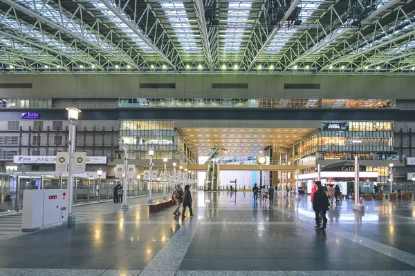 Toeristen Lokale Bevolking Pendelen Osaka Station Osaka Japan April 2012 — Stockfoto
