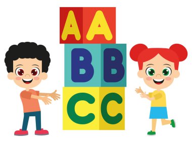 Sevimli çocuklar renkli posta kutuları gösterir