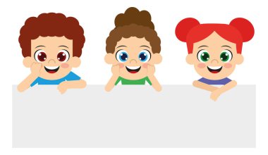 Boş bir tahtada sevimli çocuklar.