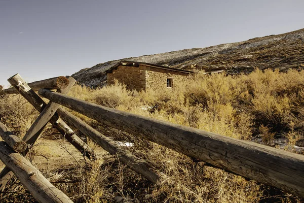 Fenced Building Sunny Autumn Day — Fotografia de Stock