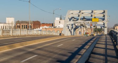 Edmund Pettus Köprüsü Selma Alabama 'ya açılıyor