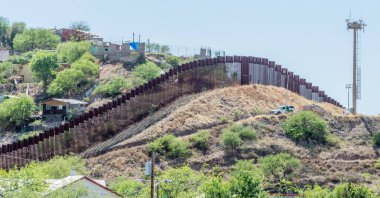 Fence along the border between Arizona and Mexico