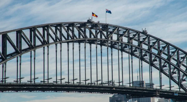 Flags Flying Sydney Harbour Bridge — Zdjęcie stockowe