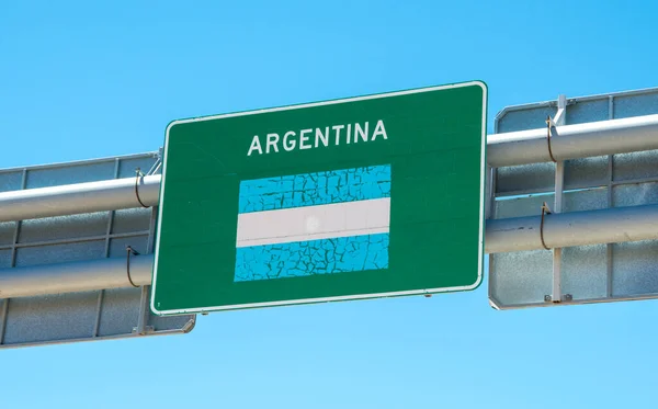 안데스산맥의 아르헨티나 사이의 국경에 표지판 — 스톡 사진