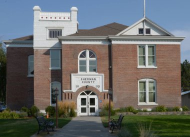 Moro Oregon 'daki tarihi Sherman İlçe Mahkemesi